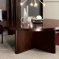 Круглый стол из массива для офиса или ресторана, в классическом стиле, покроем глянцевым или матовым лак и маслом