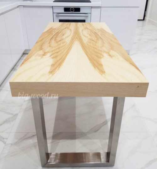 Стол из золотистого ясеня